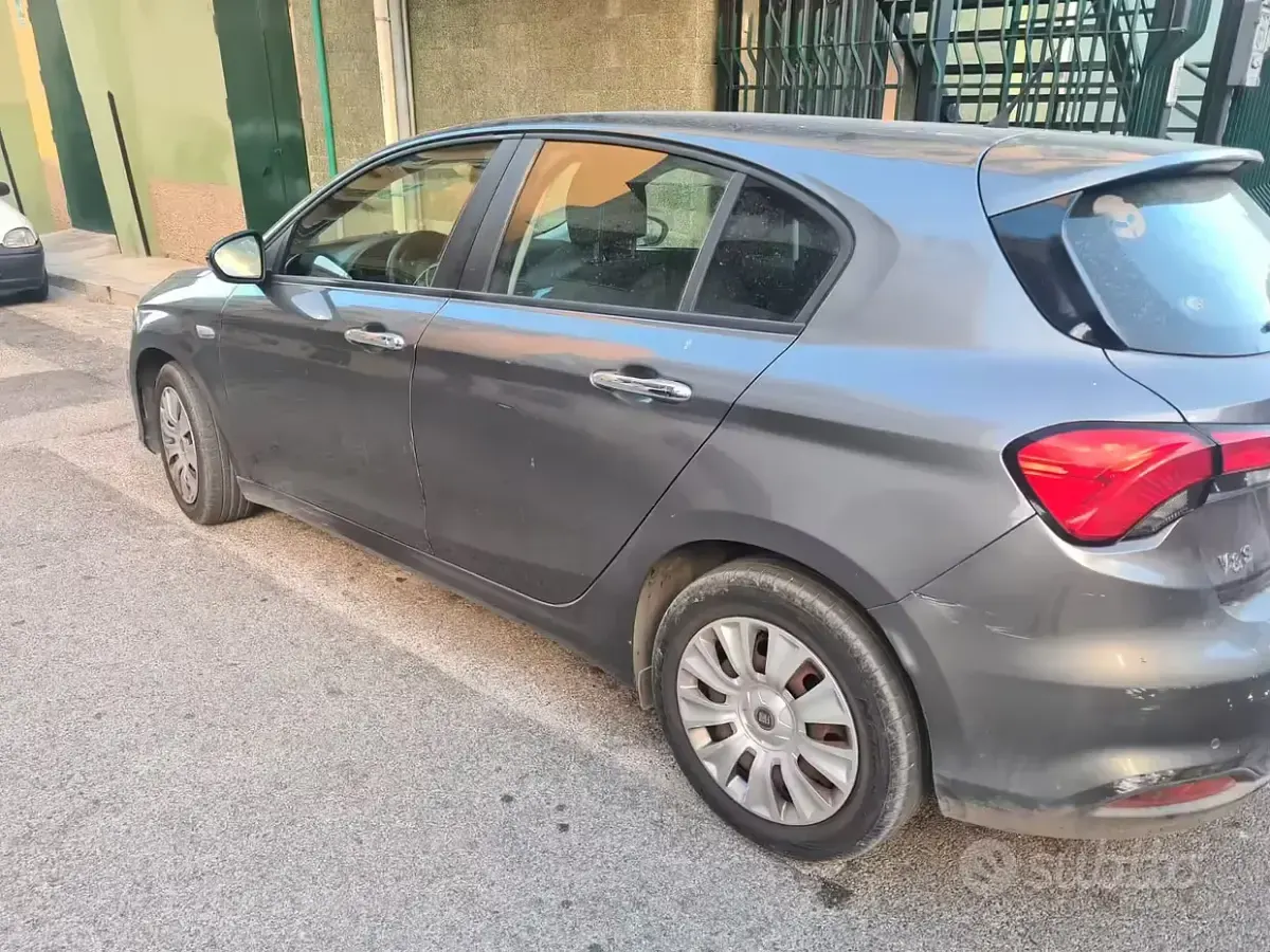 Usata Fiat Tipo Easy 95 CV (69 kW) 2016 Grigio Berlina