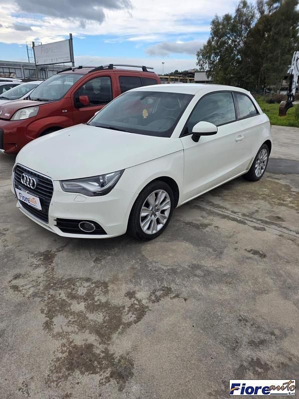 Usata Audi A1 Attraction 104 CV (76 kW) 2010 Bianco Utilitaria