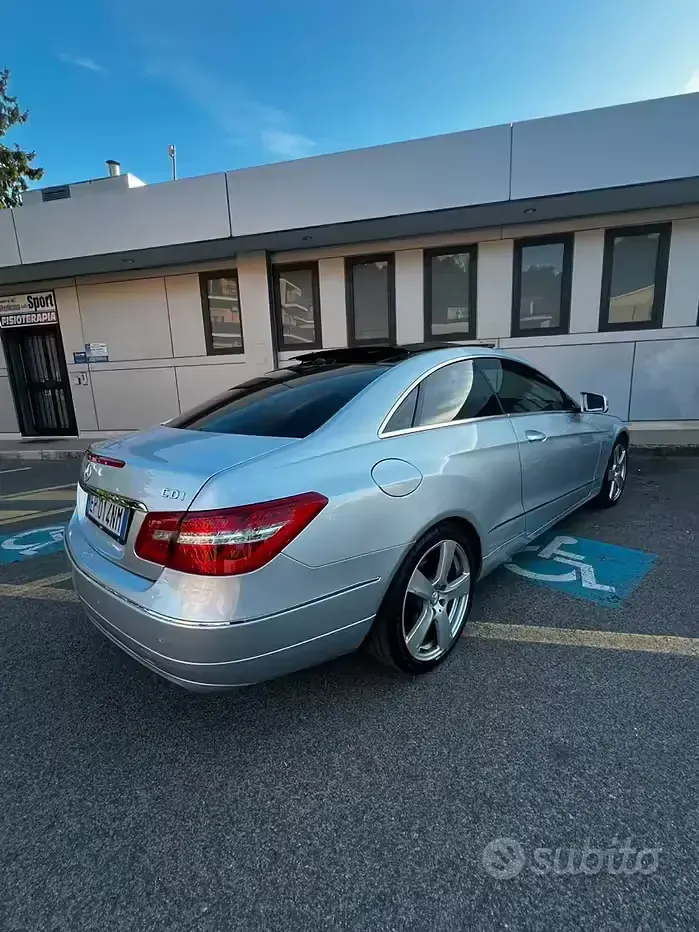 Usata Mercedes E220 170 CV (125 kW) 2013 Grigio Coupé
