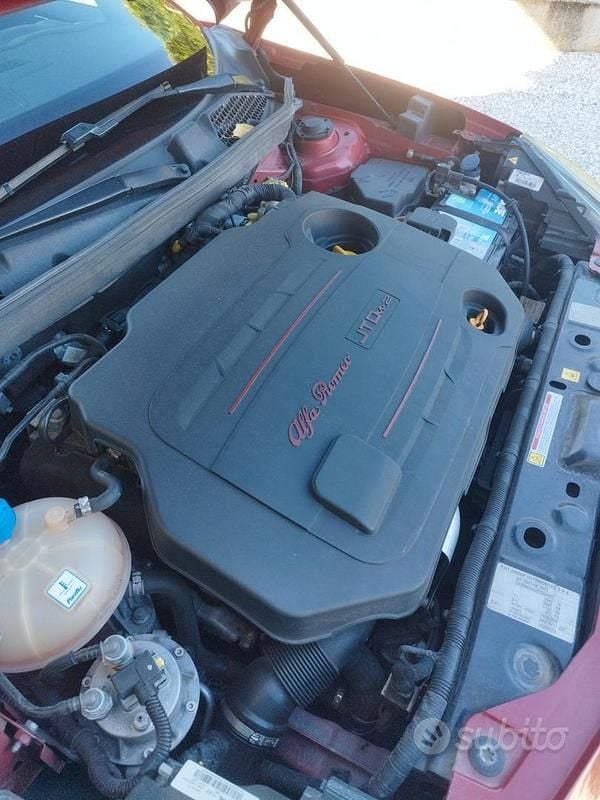 Usata Alfa Romeo Giulietta Quadrifoglio Verde 174 CV (127 kW) 2015 Rosso Utilitaria