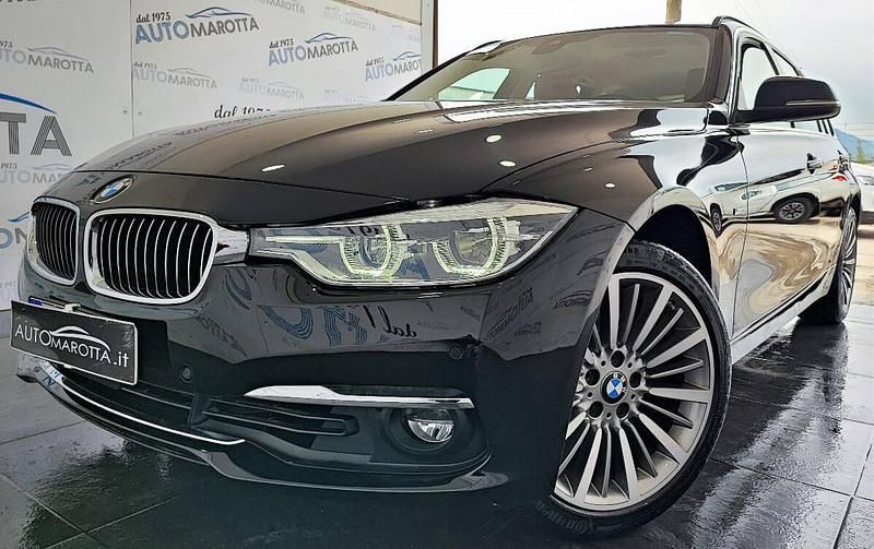Usata BMW 330 Luxury Line 477 CV (350 kW) 2017 Blu Station wagon