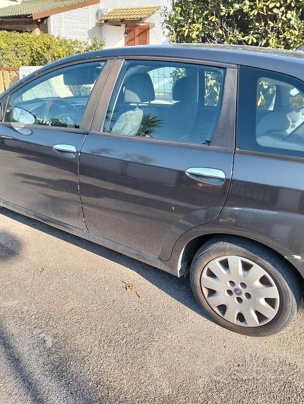 Usata Fiat Croma 150 CV (110 kW) 2005 Marrone Station wagon