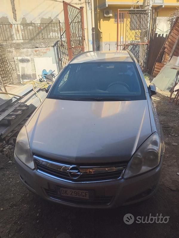 Usata Opel Astra 101 CV (74 kW) 2008 Grigio Berlina