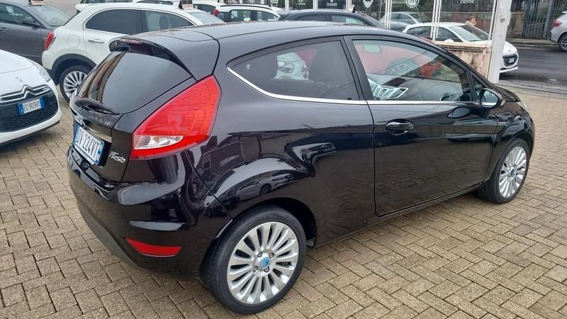 Usata Ford Fiesta Titanium 68 CV (50 kW) 2009 Nero Utilitaria