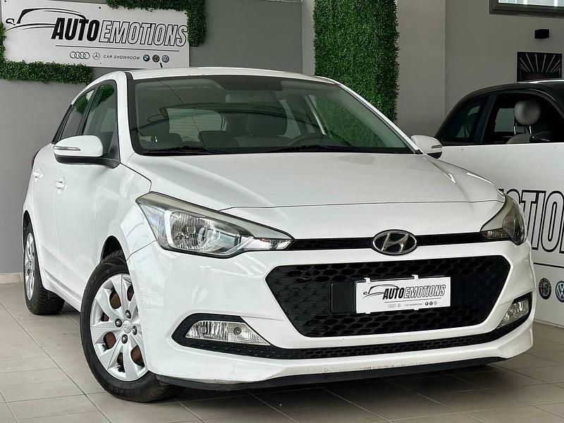 Usata Hyundai i20 Classic 75 CV (55 kW) 2015 Bianco Berlina