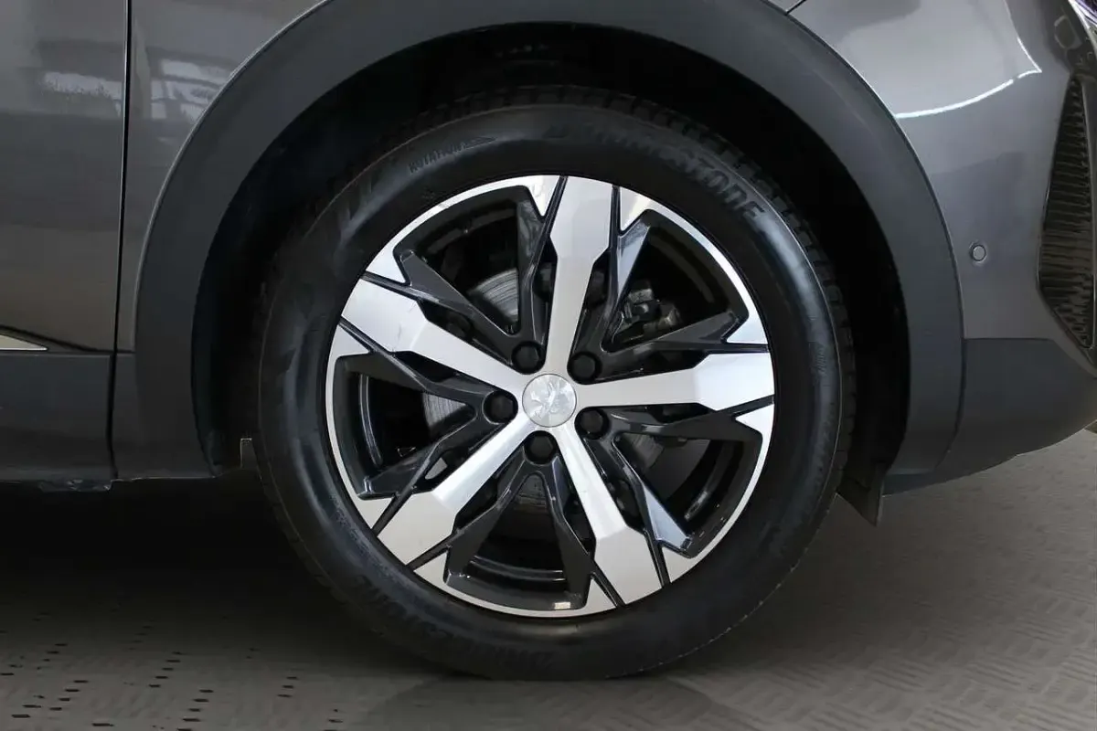 Usata Peugeot 5008 Allure 131 CV (96 kW) 2021 Grigio SUV