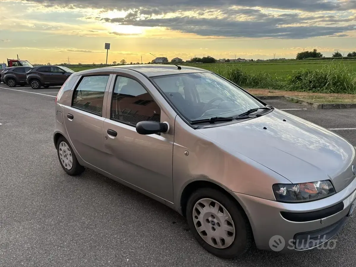 Usata Fiat Punto 60 CV (44 kW) 2001 Utilitaria