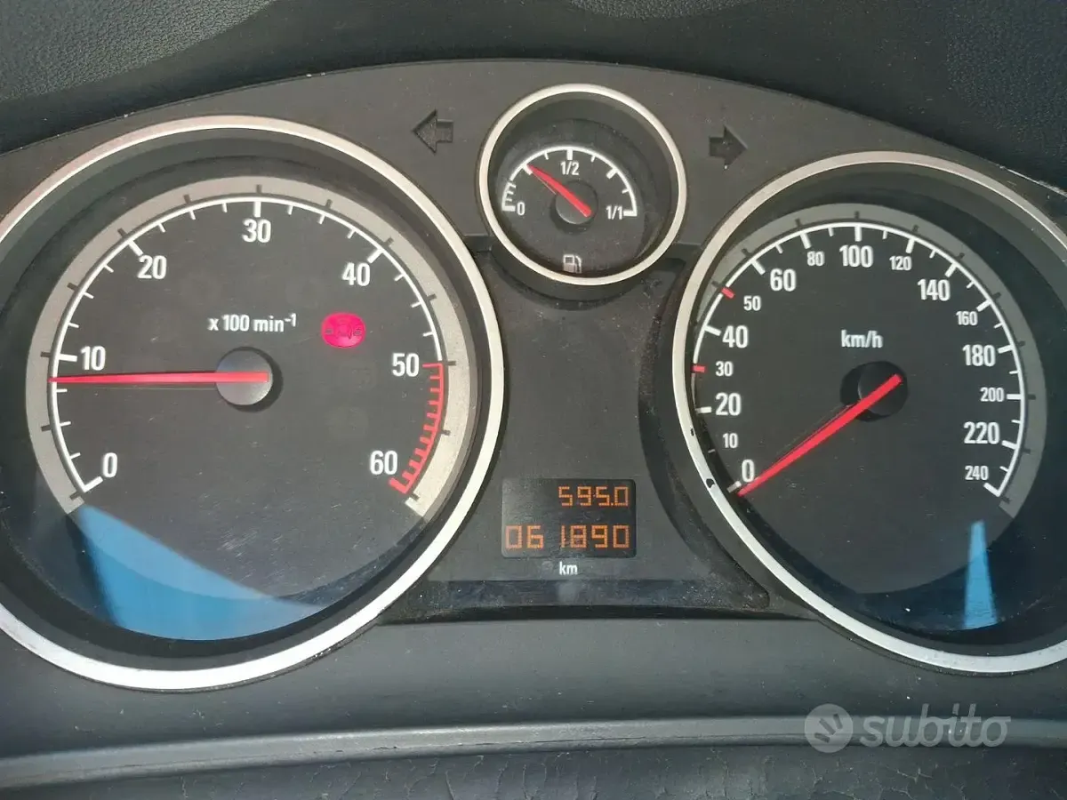 Usata Opel Astra 150 CV (110 kW) 2007 Nero Cabrio