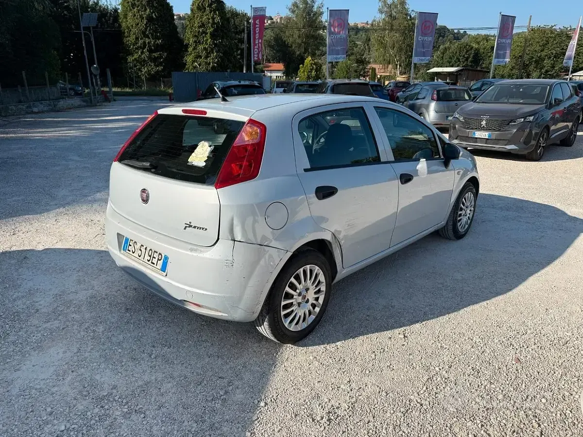 Usata Fiat Grande Punto 77 CV (56 kW) 2013 Grigio Utilitaria