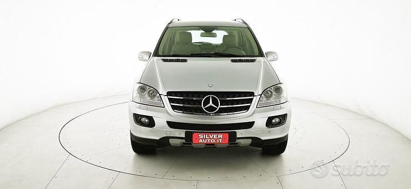 Usata Mercedes ML320 224 CV (164 kW) 2008 Grigio SUV