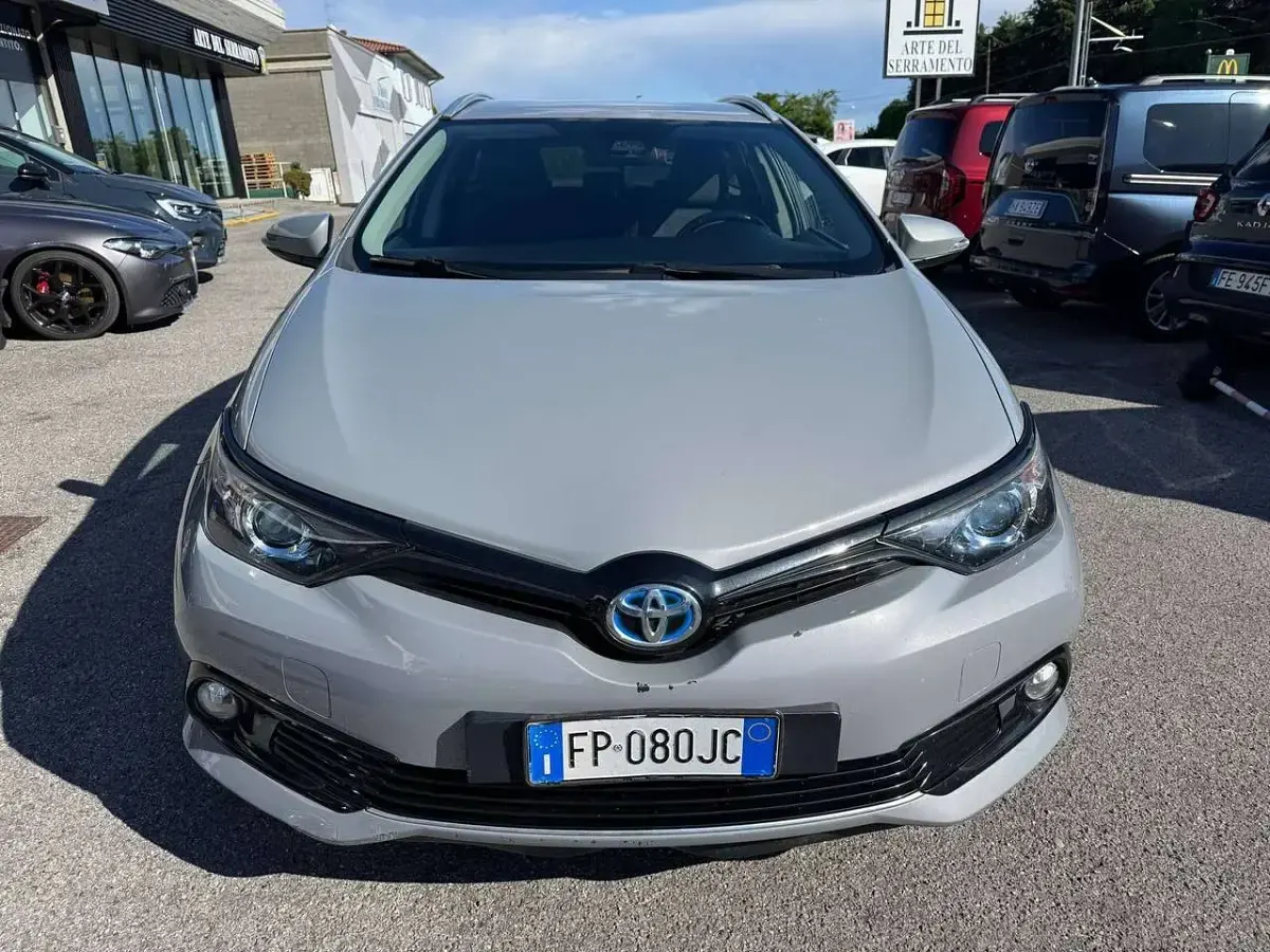 Usata Toyota Auris Hybrid Lounge 99 CV (72 kW) 2018 Grigio Station wagon