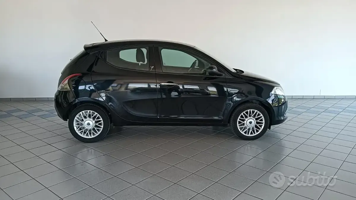 Usata Lancia Ypsilon Platinum 69 CV (50 kW) 2014 Nero Utilitaria