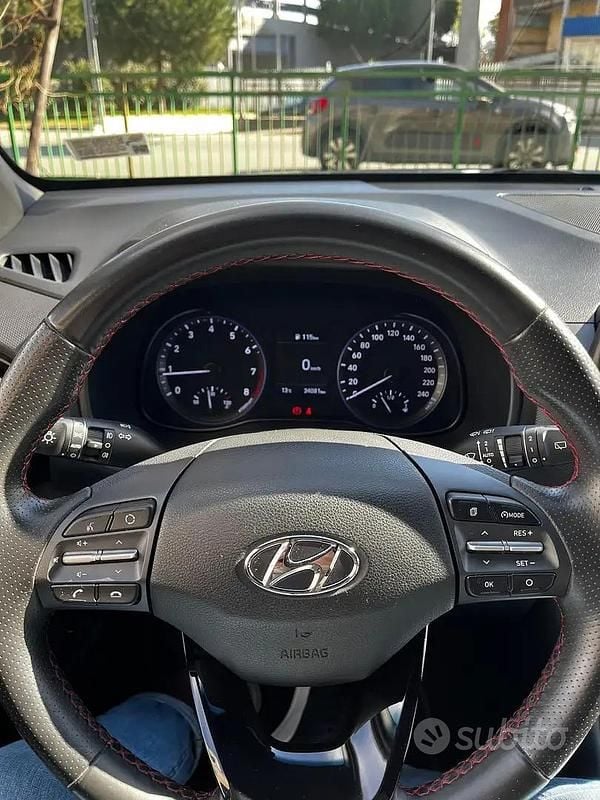 Usata Hyundai Kona Xpossible 120 CV (88 kW) 2018 Grigio SUV