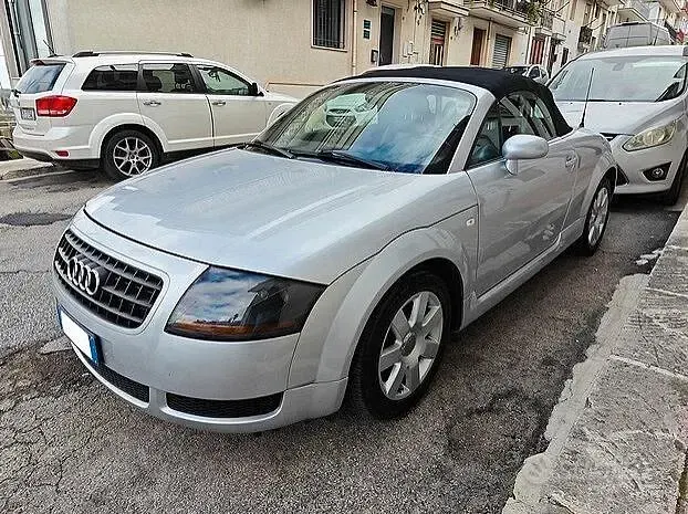 Usata Audi TT Roadster 150 CV (110 kW) 2003 Argento Cabrio
