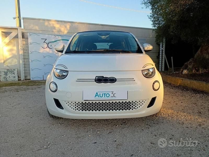Usata Fiat 500e Icon 86 kW (118 CV) 2024 Bianco Cabrio