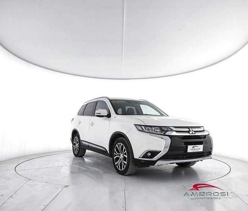 Usata Mitsubishi Outlander Instyle 149 CV (109 kW) 2019 Bianco SUV