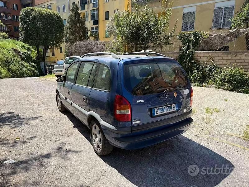 Usata Opel Zafira 125 CV (91 kW) 2002 Blu Monovolume
