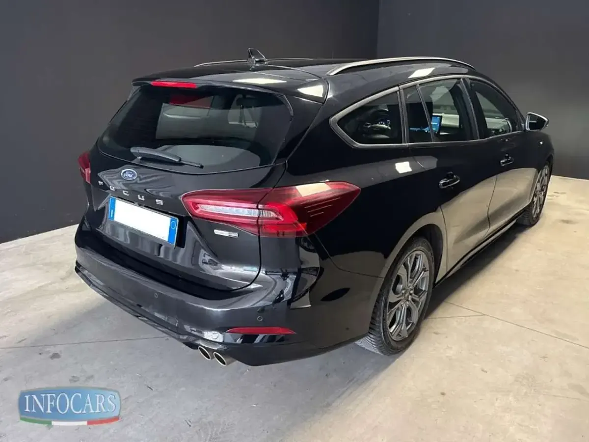 Usata Ford Focus ST-Line 155 CV (114 kW) 2023 Nero metallizzato Station wagon