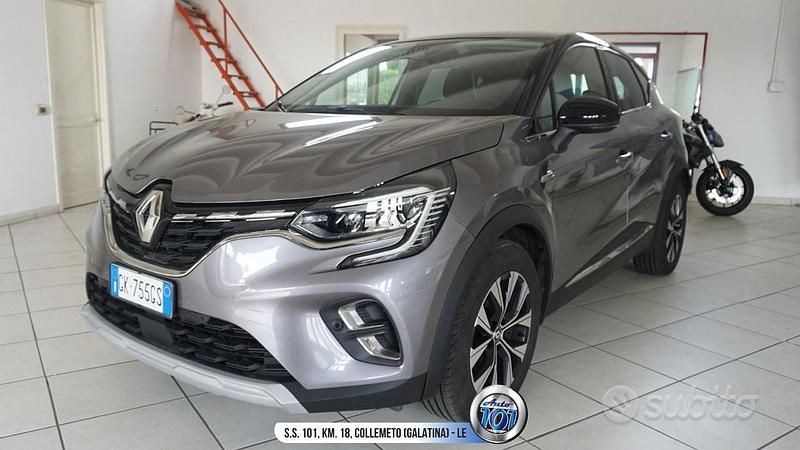 Usata Renault Captur Techno 100 CV (73 kW) 2023 Grigio SUV