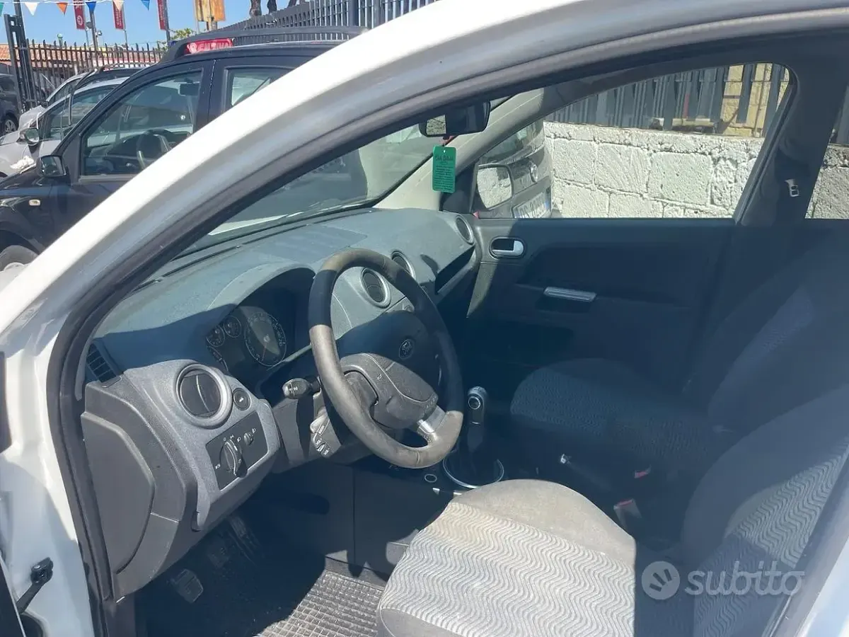 Usata Ford Fusion 68 CV (50 kW) 2010 Bianco Utilitaria