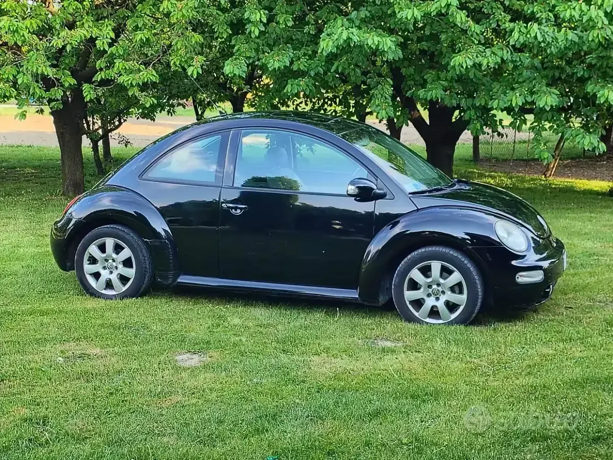 Usata VW New Beetle 101 CV (74 kW) 2003 Nero Utilitaria