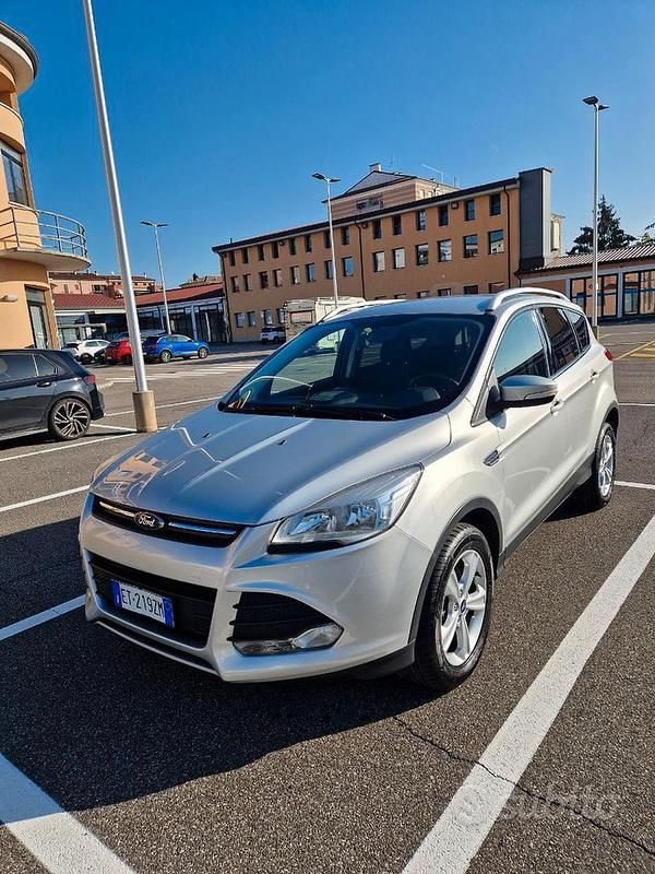 Usata Ford Kuga 140 CV (102 kW) 2012 Grigio SUV