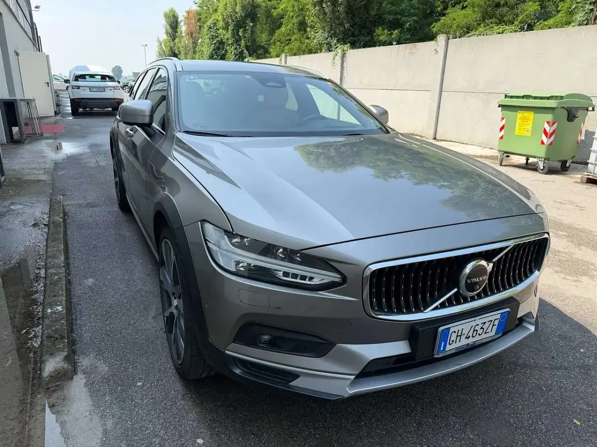 Usata Volvo V90 CC Business Edition 250 CV (183 kW) 2022 Oro Station wagon