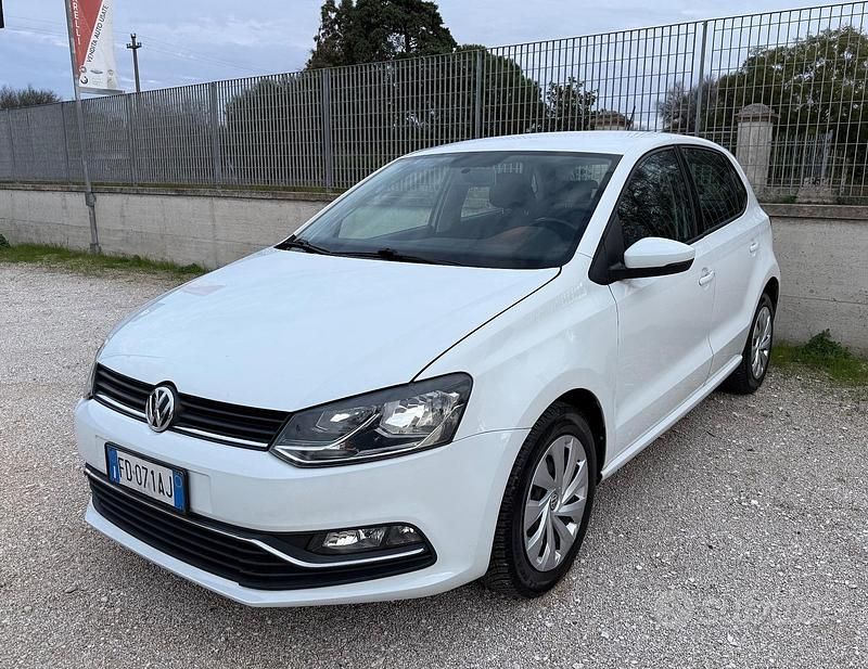 Bianco Usata 2016 VW Polo Comfortline Tre volumi | 7990 € (Ottimo prezzo) - Immagine 1/4