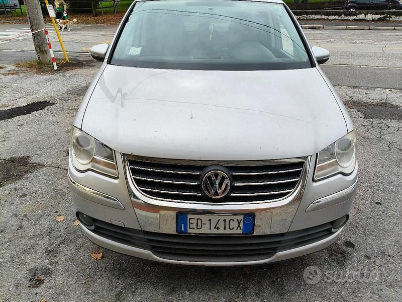 Usata VW Touran 136 CV (100 kW) 2010 Grigio Monovolume