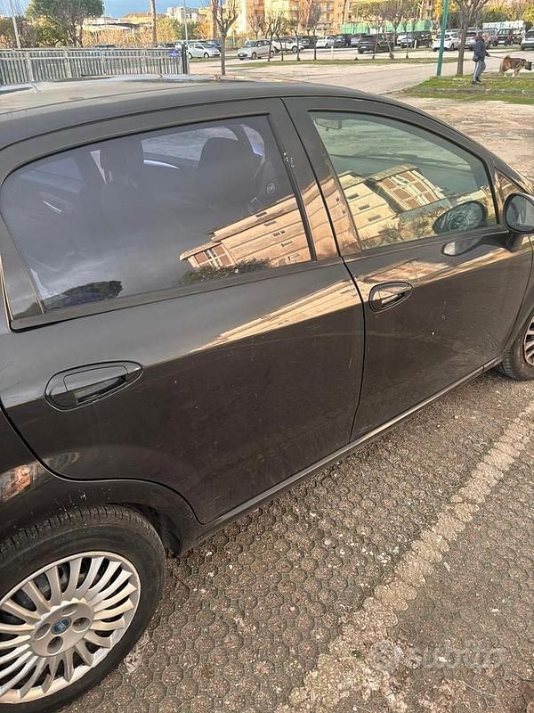 Usata Fiat Punto 85 CV (62 kW) 2011 Nero Utilitaria