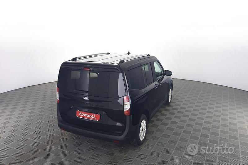 Usata Ford Tourneo Courier Titanium 124 CV (91 kW) 2025 Agate black Monovolume