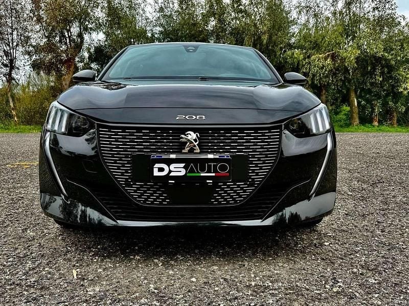 Usata Peugeot 208 GT-line 102 CV (75 kW) 2020 Nero Utilitaria