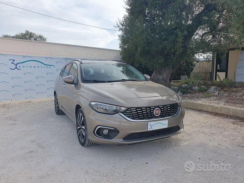 Usata Fiat Tipo Lounge 95 CV (69 kW) 2018 Oro Station wagon