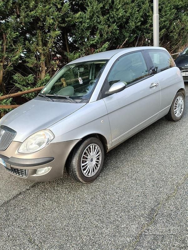 Usata Lancia Ypsilon 60 CV (44 kW) 2007 Grigio Utilitaria