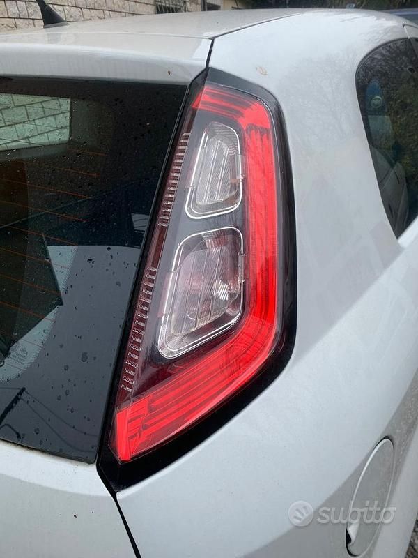 Usata Fiat Punto Evo 65 CV (47 kW) 2011 Bianco Utilitaria