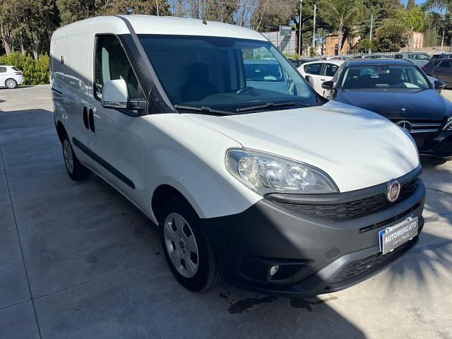 Usata Fiat Doblò 90 CV (66 kW) 2015 Bianco Monovolume