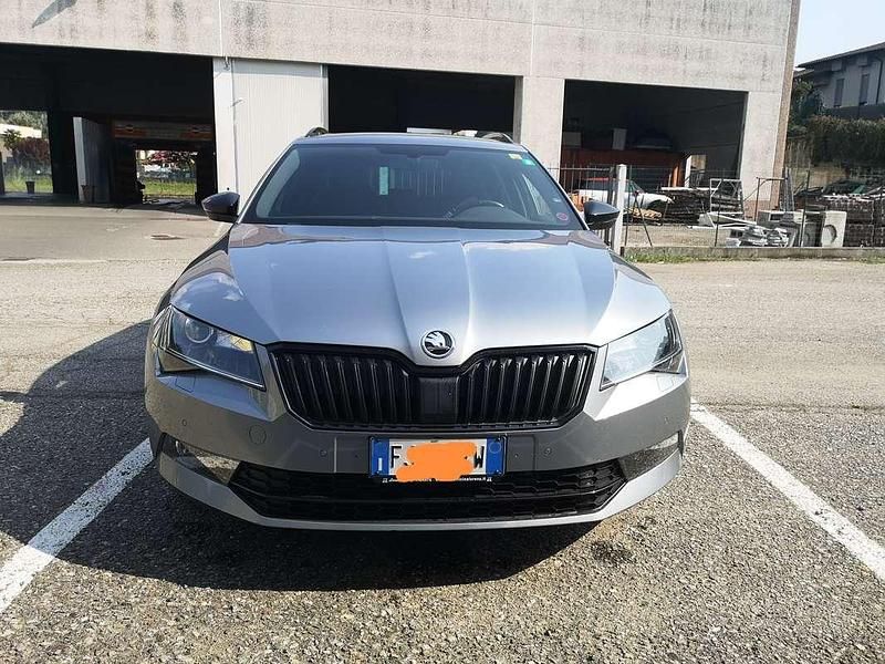 Usata Skoda Superb SportLine 190 CV (139 kW) 2017 Argento Station wagon