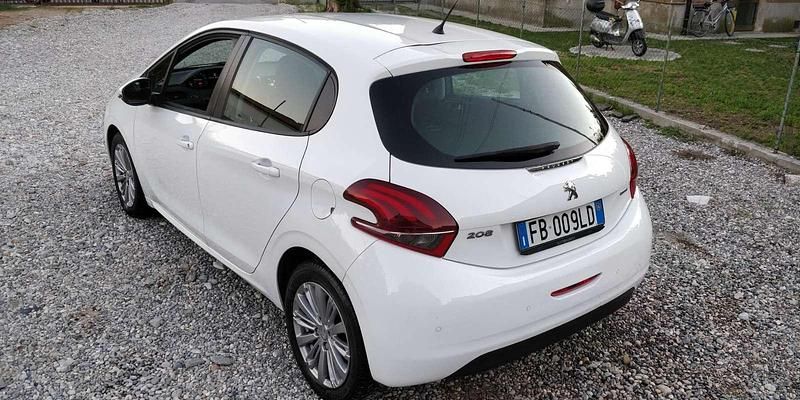 Usata Peugeot 208 Allure 82 CV (60 kW) 2016 Utilitaria