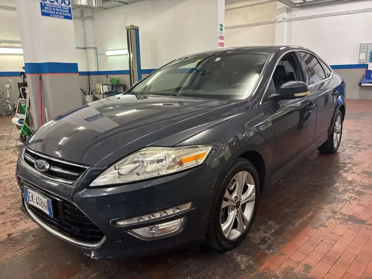Usata Ford Mondeo Titanium 140 CV (102 kW) 2012 Blu/azzurro Berlina