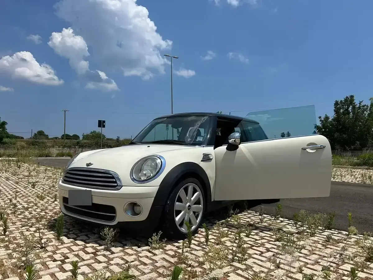 Usata Mini Cooper D 112 CV (82 kW) 2010 Bianco Utilitaria