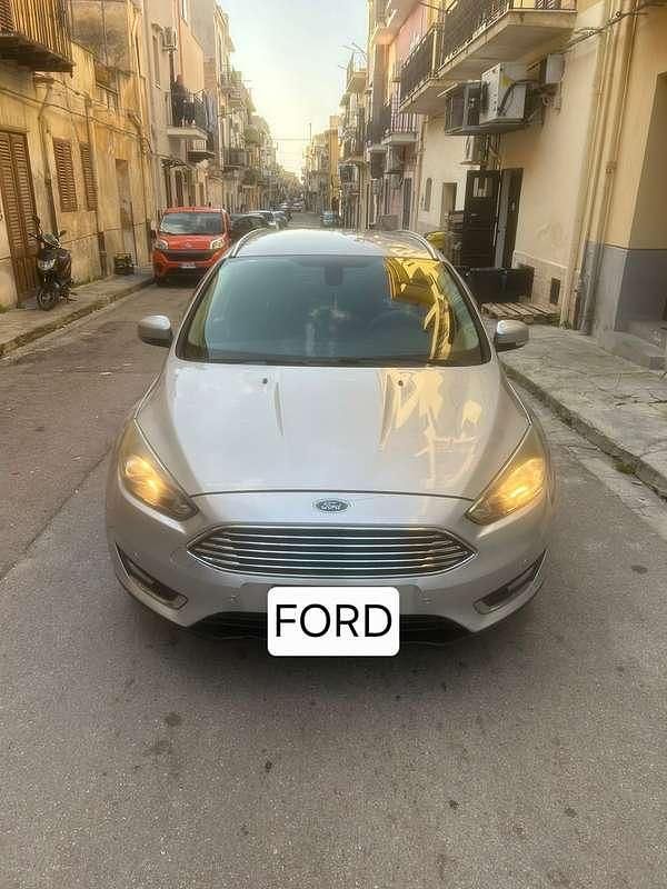 Usata Ford Focus Titanium S 120 CV (88 kW) 2015 Argento Station wagon