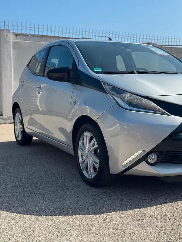 Usata Toyota Aygo X-pure 69 CV (50 kW) 2016 Grigio Utilitaria