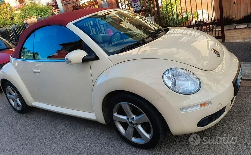 Usata VW Beetle Cabriolet Edition 102 CV (75 kW) 2009 Bianco Cabrio