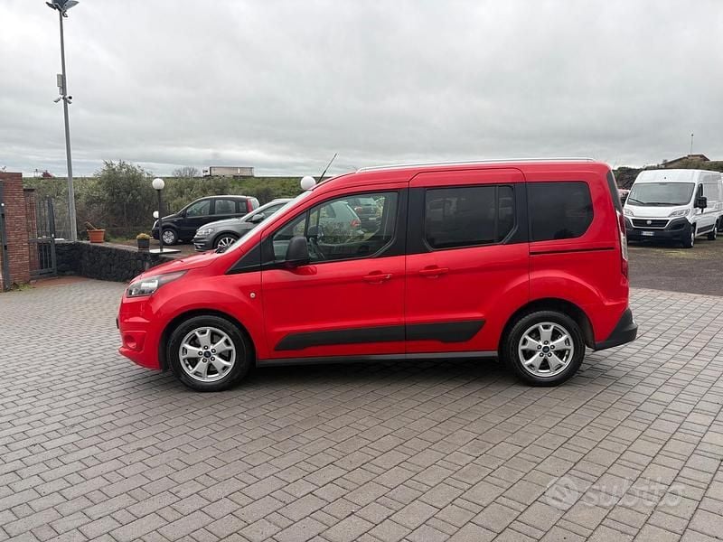 Usata Ford Tourneo 115 CV (84 kW) 2016 Rosso Monovolume