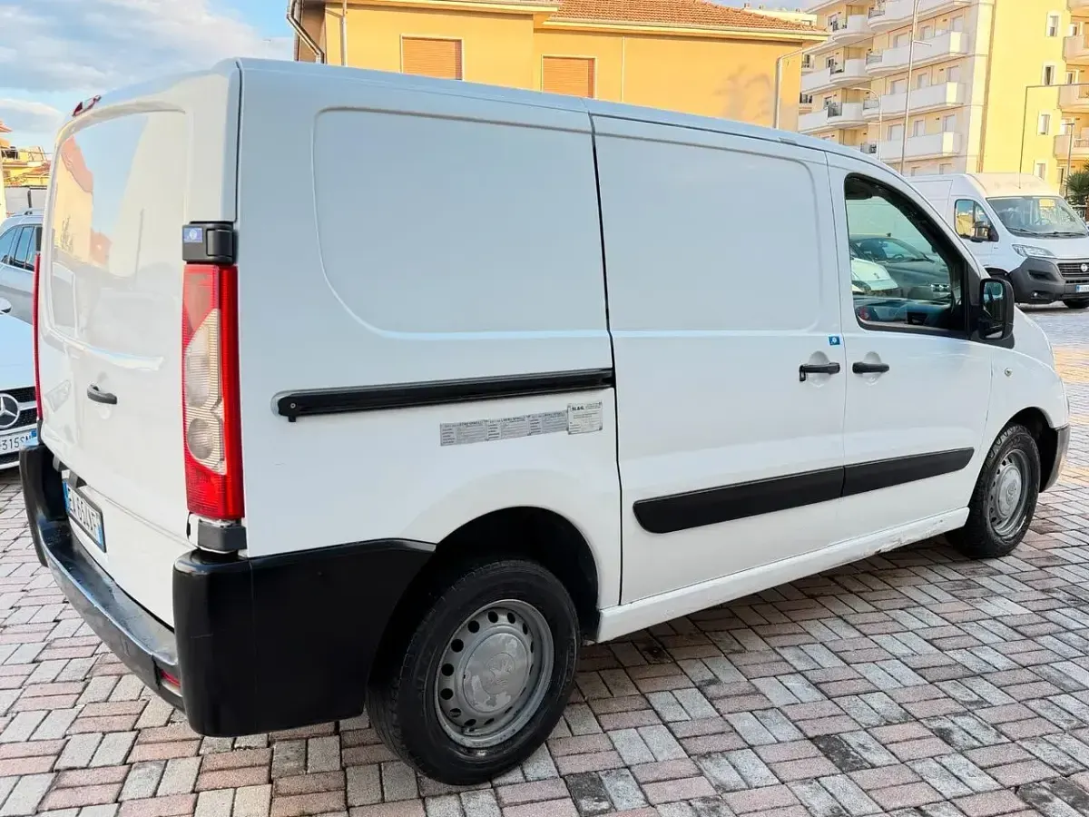 Gebraucht Peugeot Expert 89 PS (65 kW) 2010 Weiß Van