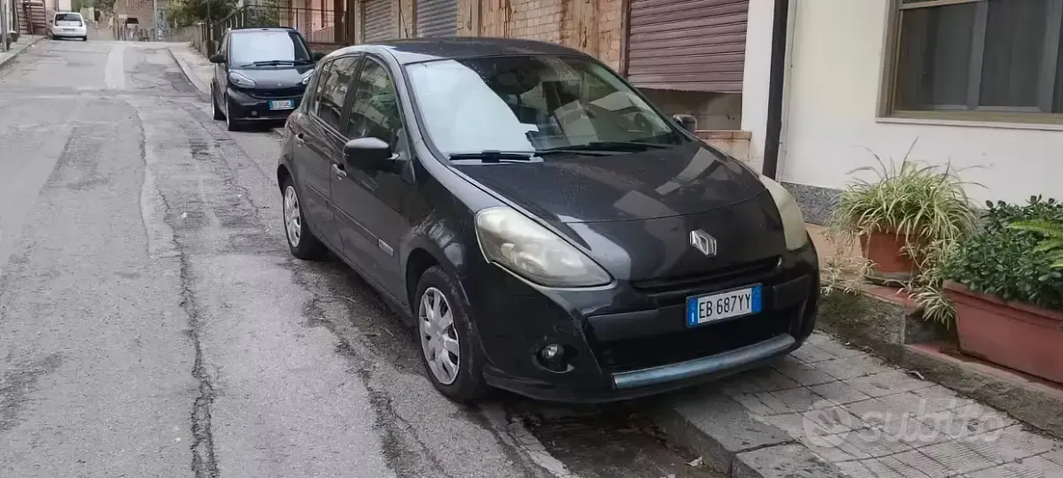 Usata Renault Clio II 75 CV (55 kW) 2010 Nero Berlina