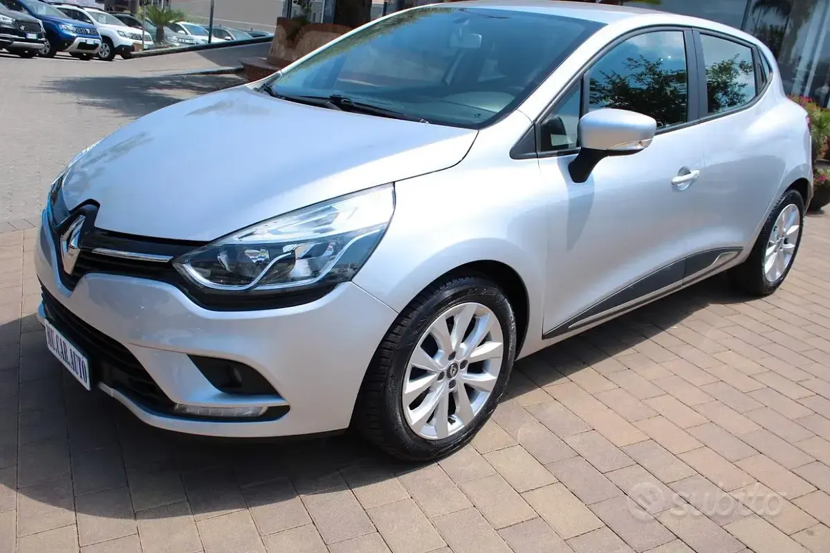 Usata Renault Clio IV Intens 90 CV (66 kW) 2018 Grigio Berlina