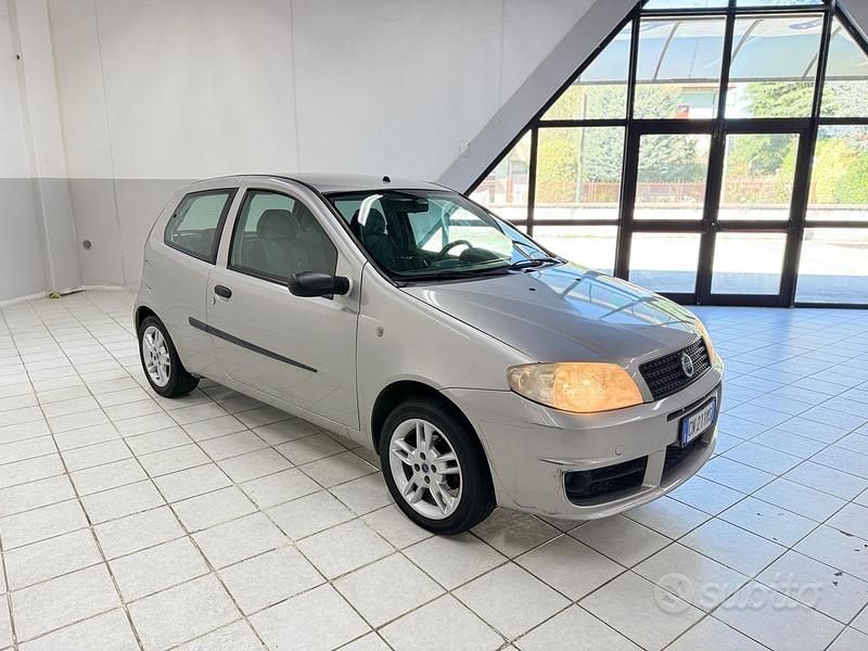 Usata Fiat Punto Dynamic 60 CV (44 kW) 2004 Beige Utilitaria
