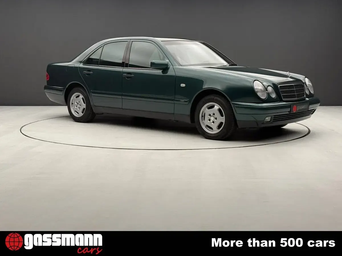 Usata Mercedes E220 95 CV (69 kW) 1997 Verde Berlina