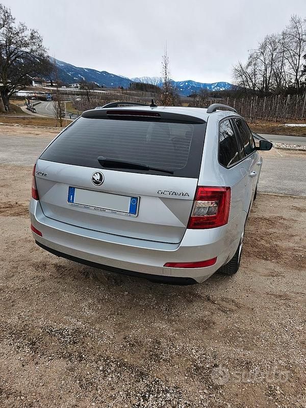 Usata Skoda Octavia Ambition 150 CV (110 kW) 2014 Grigio Utilitaria